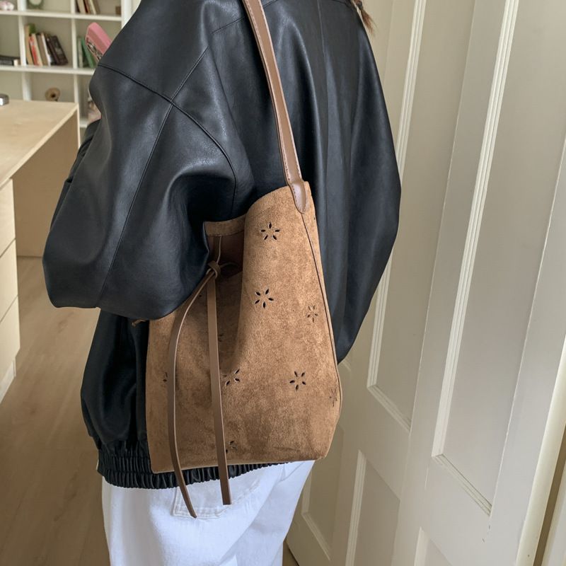 Borsa a secchiello leggera da donna in stile coreano, stile coreano, con spalla singola, per mamma e figlia, nuova moda autunno 2025_voghion.com
