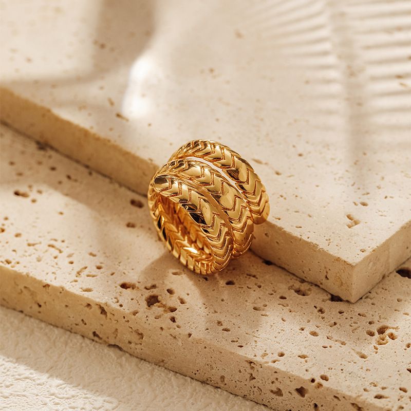 Anello di alta qualità in vero oro K placcato in ottone con design a farfalla e personalità, zircone, design squisito a goccia d'acqua_voghion.com