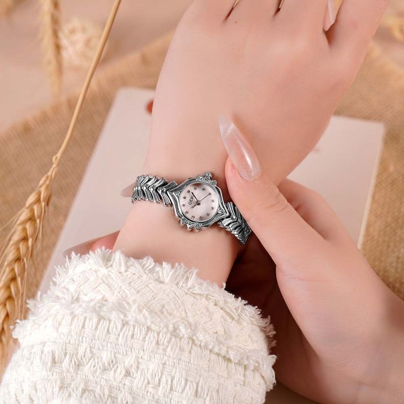 Damen-Quarzuhr, modische Armbanduhr mit Diamanten, Perlmutt-Hilfszifferblatt, Fischschwanzarmband, luxuriöses Design_voghion.com