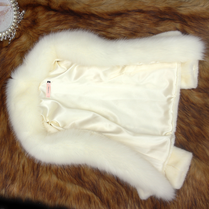 Cappotto corto da donna con collo in pelliccia di volpe e mantello spesso_voghion.com