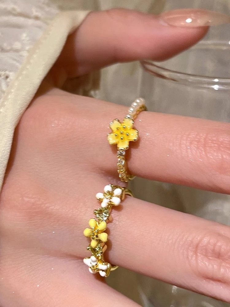 2025 New Yellow Daisy Zircon Pearl Ring Women's Niche Design Cute Sweet Index Finger Ring Accessories Ring_voghion.com