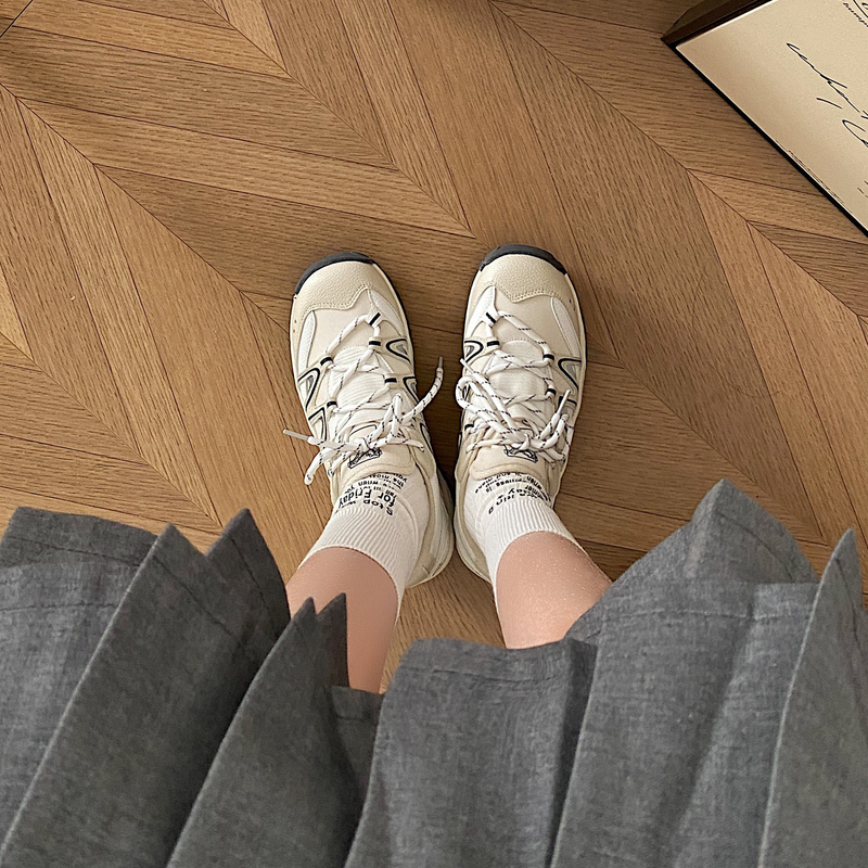Sapatos chiques femininos primavera e outono 2023 novo fundo cinza grosso mostrando pés pequenos sapatos velhos sapatos redondos para todos os jogos esportes para estudantes_voghion.com
