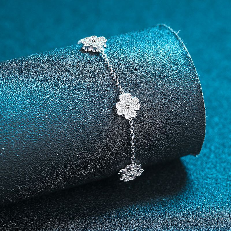XDY Pure Sier Women's Light Versatile Style Chain With Five Wers And Four Leaves Grass Micro Inlaid Mosonite_voghion.com