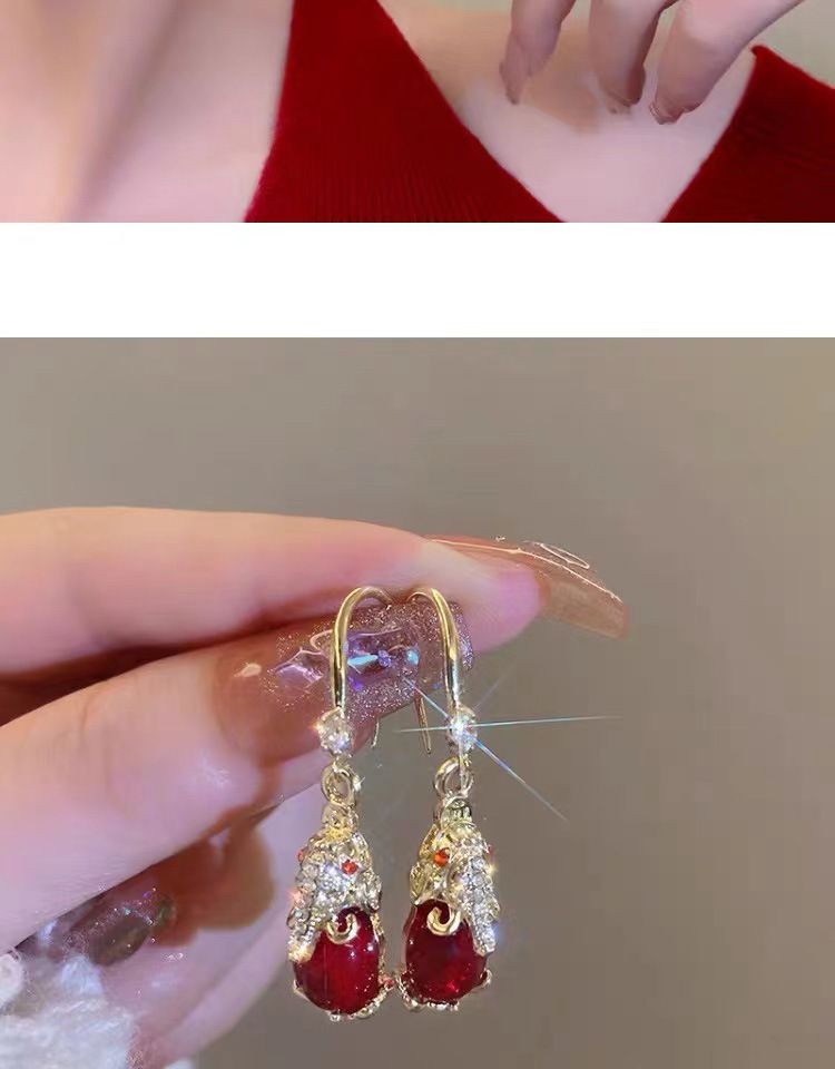 Fashionable New Chinese Antique Style PI Xiu Alloy Women's Earrings, Niche Temperament, High-end Earrings_voghion.com