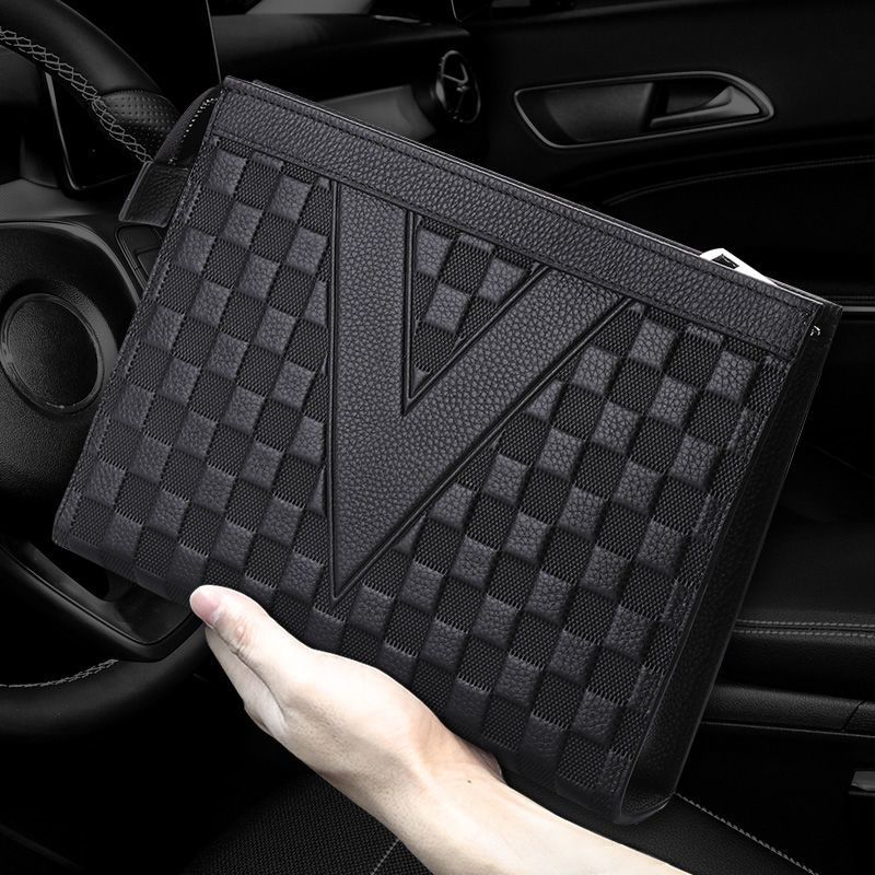 Handheld schouder reliëf kleine vierkante sociale geest jonge man 2024 nieuwe zachte lederen crossbody platte tas, herentas_voghion.com