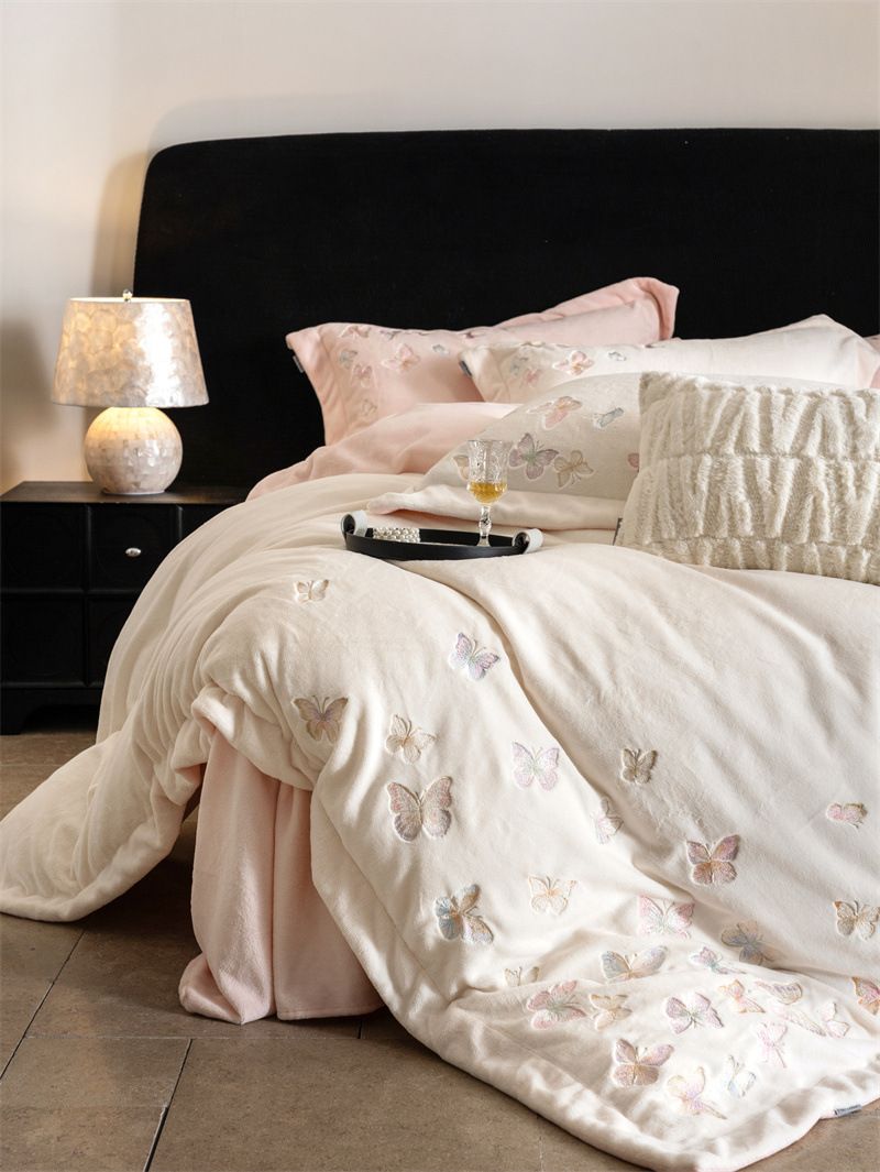 Set di quattro pezzi Winter Milk, copripiumino, lenzuola, biancheria da letto in flanella di corallo e velluto double-face_voghion.com