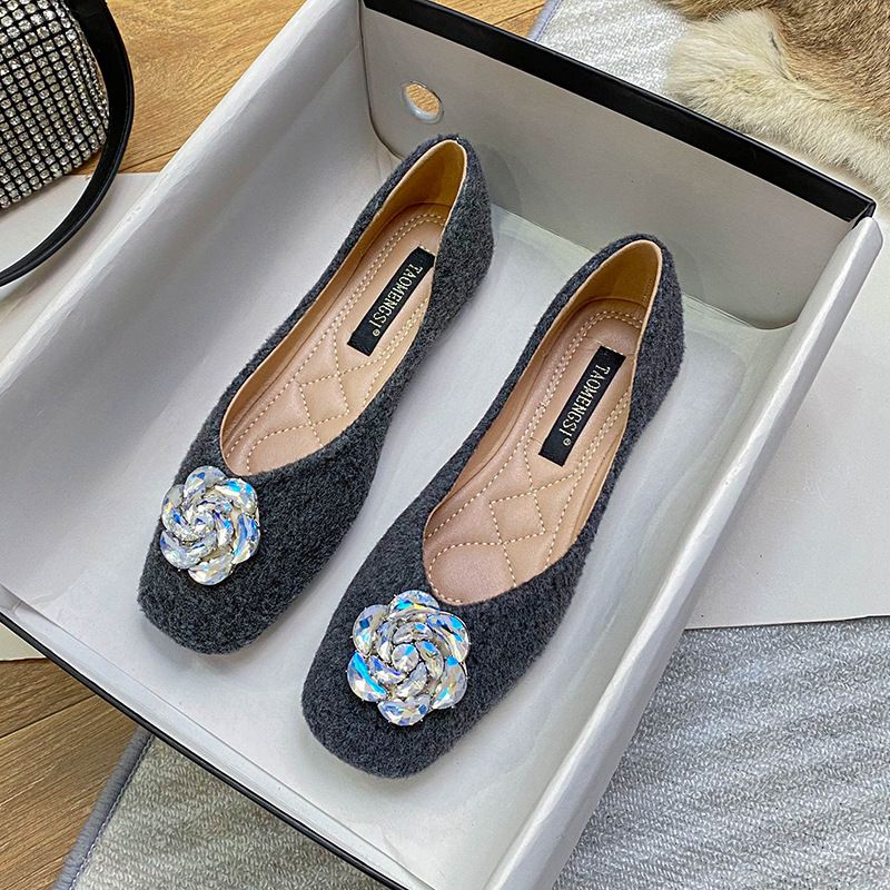 566 Huidong Yixin Da 2025 Scarpe da sposa basse da donna di alta qualità, con punta quadrata, in pelle e suola morbida, rosse, taglia unica, grandi dimensioni_voghion.com