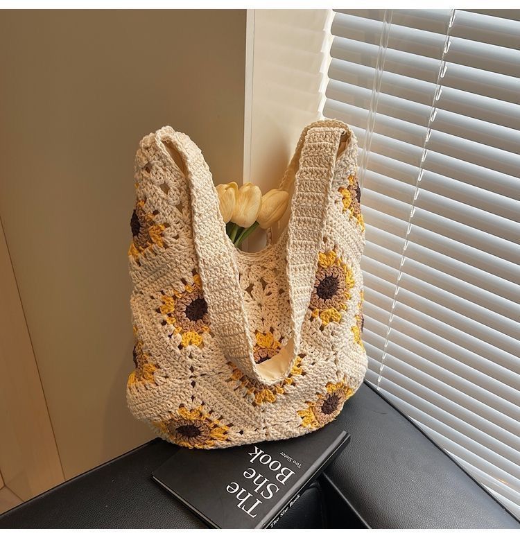 2025 Neue gewebte Blumentasche, handgewebte Daisy-Strohtasche, tragbare Umhängetasche für Damen am Meer_voghion.com