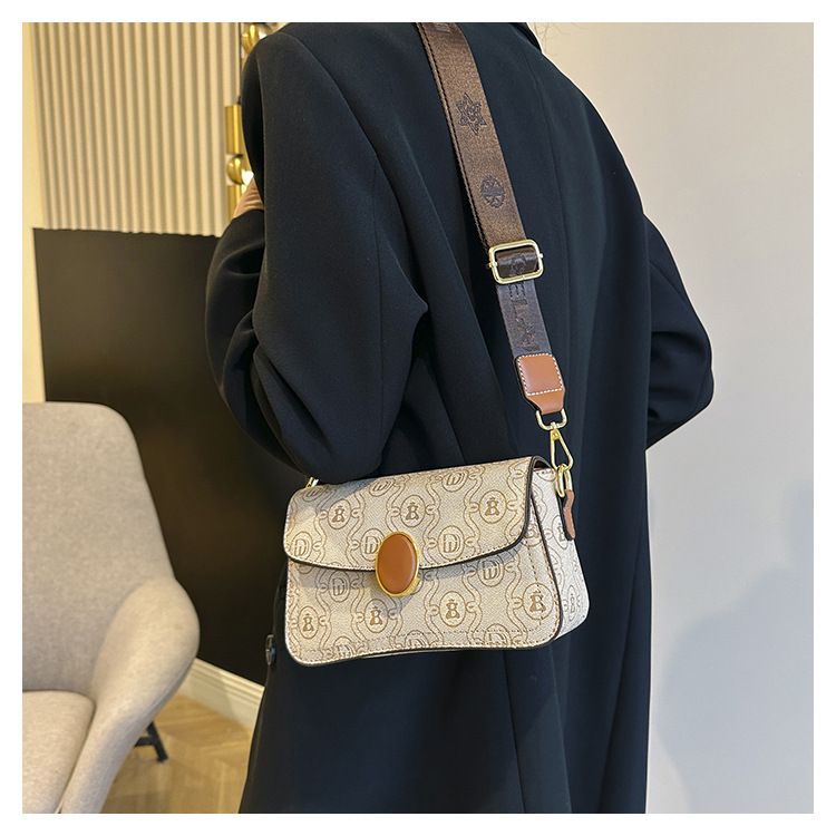French niche design women's handbag 2024 new light luxury printed single crossbody small square bag wide shoulder strap_voghion.com