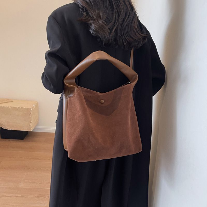 Beibei Shangpin 2023 Herbst/Winter Neue Textur Matte Eimer Tasche Handheld Eine Schulter Diagonal Straddle Zwei Stück Set_voghion.com