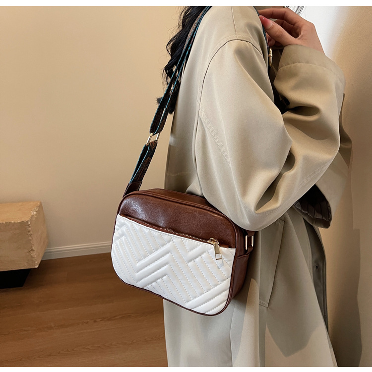 2023 Új Női Táska Koreai Kiadású Divatos Kameratáska Kontrasztos Színű Egyoldalas Válltáska Egyszerű Széles Vállpántos Crossbody Táska_voghion.com
