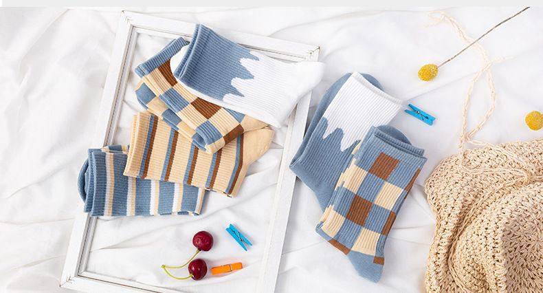Fréijoer a Summer nei Fraekaréiert Retro Mëttelrouersocken Japanesch College-Stil Studenten Kotteng Fraesocken Hiersteller Grousshandel_voghion.com