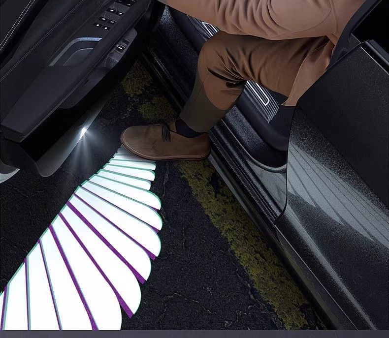 Luce di benvenuto da pavimento con proiezione ad ala d'angelo, decorazione d'interni, senza cablaggio, sensore di apertura portiera auto_voghion.com