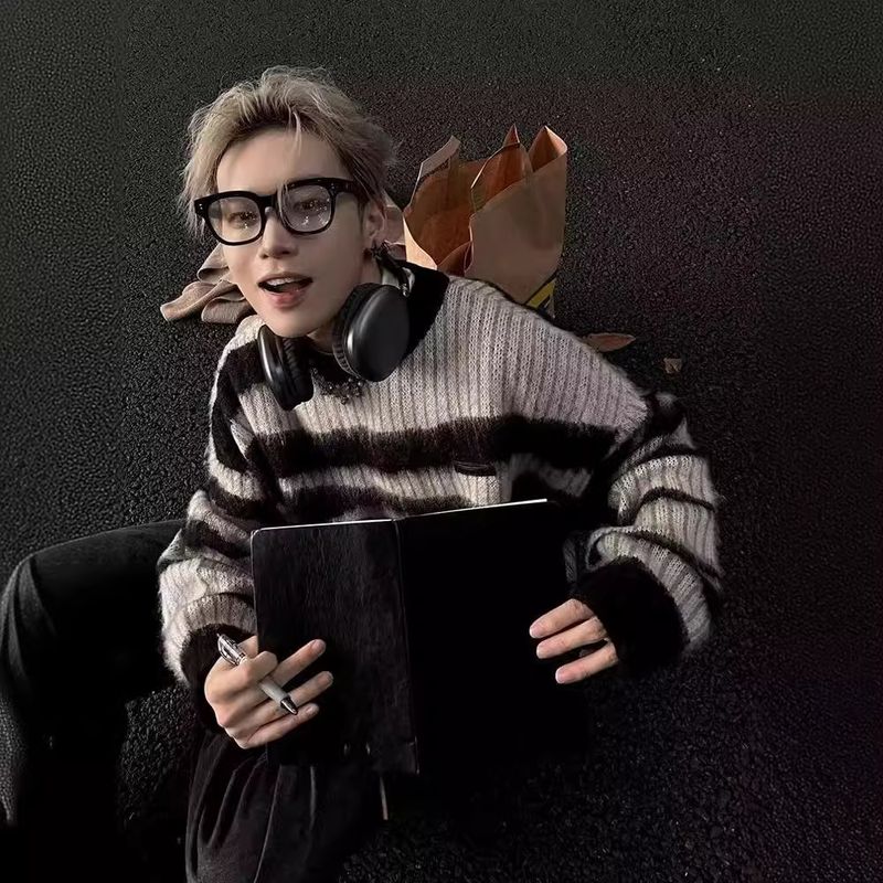 Sweater winter color blocking spliced round neck knitted men's trendy brand inner layer youth thick warm base sweater_voghion.com