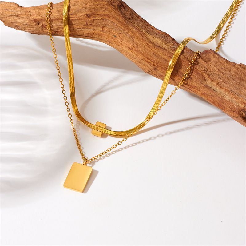 New square shell collarbone chain pendant, double-layer sweater chain, green zircon earrings, bracelet and necklace jewelry set._voghion.com