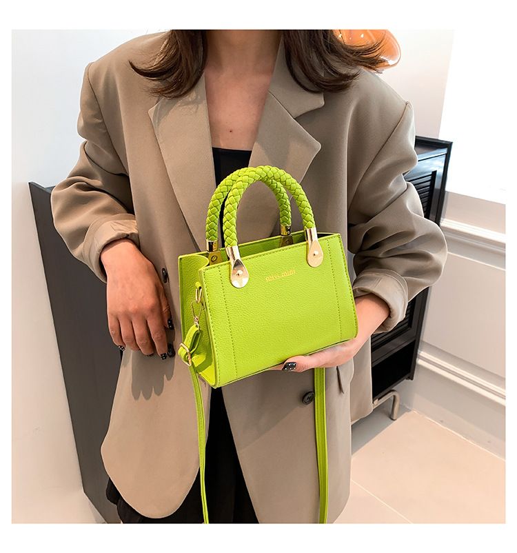 2024 Sommer Neue Mode Weben Handtasche Einzelne Schulter Crossbody Kleine Quadratische Damentasche Mischreihe_voghion.com