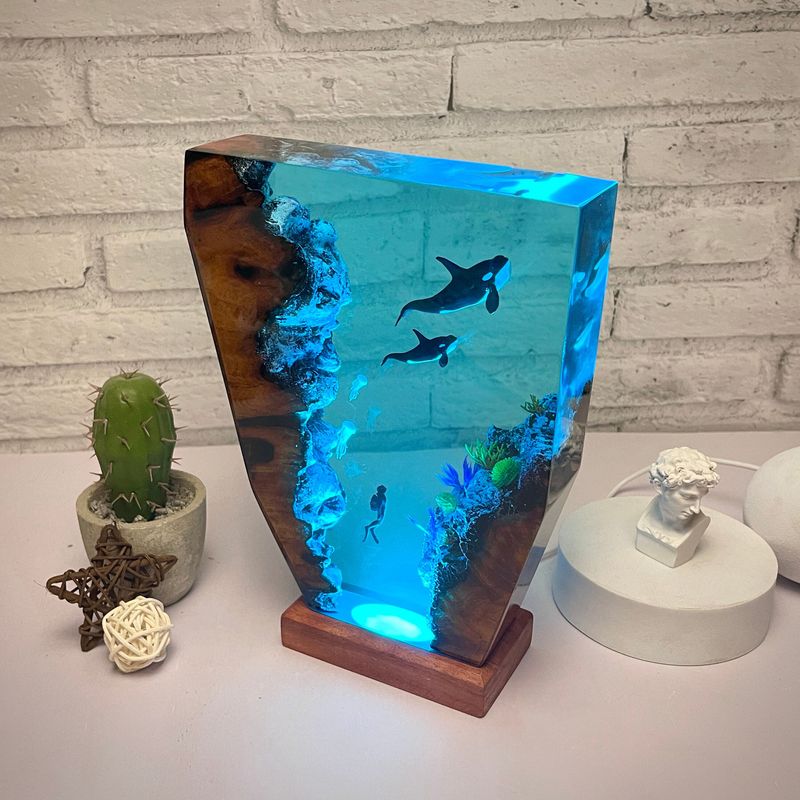 Lampada in resina con orca, cucciolo di tigre e balena, regalo per la mamma_voghion.com