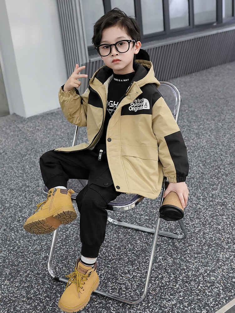 Traje de asalto de retales de color de felpa para niños, abrigo bonito grueso con capucha para otoño e invierno, pequeño y_voghion.com