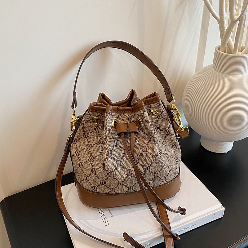 Bolso tipo cubo vintage para mujer, modelo 2025. Bolso bandolera versátil de alta gama, con textura, ideal para el día a día._voghion.com