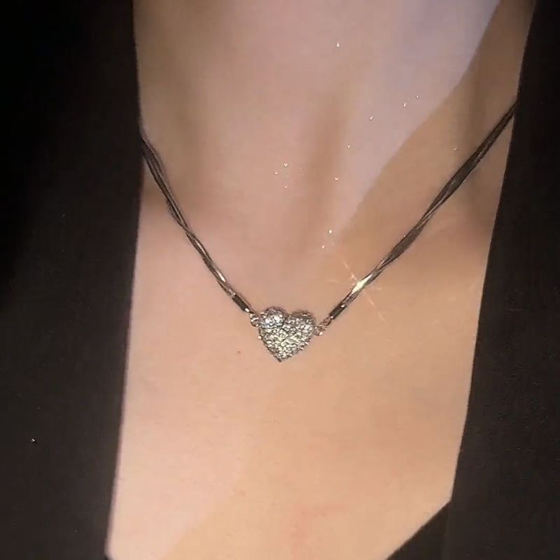 Frnch Styl 2023 Nw Magnt Ncklac For Womn, Light Luxury Nich Chokr, High-End Collarbon Chain, Trndy Hart_voghion.com