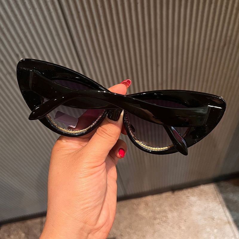 2025 Big Cat Eye Bling Diamond Sunglasses European And American Trendy Party Stage Luxury Large Frame Sunglasses Cross Border_voghion.com