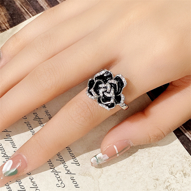 Elegante anello da donna in zircone smaltato con esclusivo anello adesivo gocciolato fatto a mano con fiori di rosa nera per le donne_voghion.com