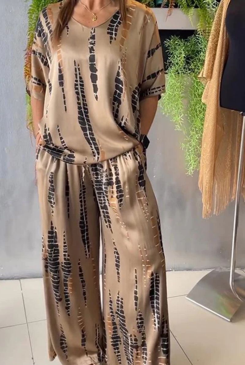 Completo da donna casual estivo vintage con scollo a V, manica corta e pantaloni a gamba larga, due pezzi, comodi abiti_voghion.com