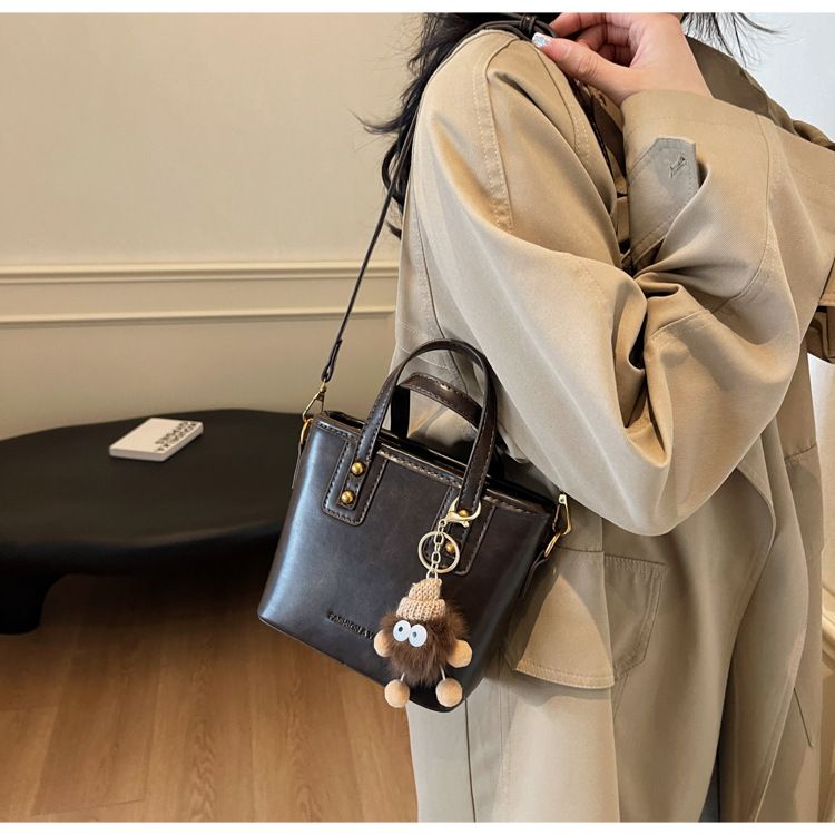 Fashion Hundred -olkalaukku, tekstuurikassi, ämpärilaukku_voghion.com