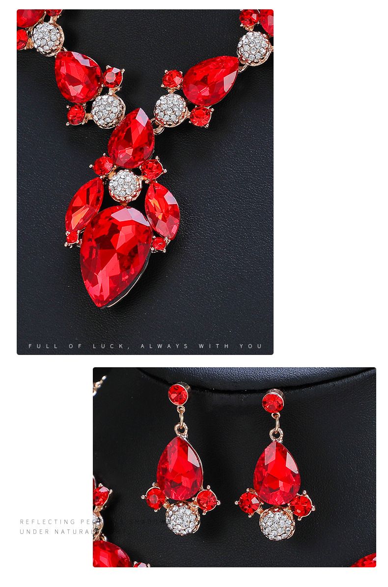 La fábrica tiene un collar y pendientes exagerados, un conjunto de dos piezas de colgantes cortos en forma de gotas de agua para mujer._voghion.com