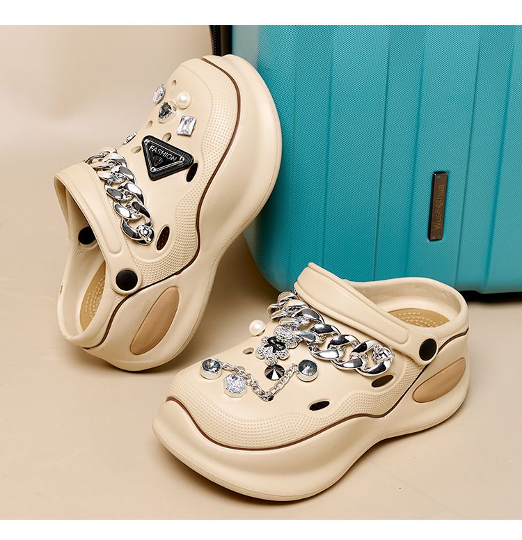 2024 nuove pantofole estive del commercio estero per le donne scarpe da spiaggia all'aperto con suola morbida traspirante rinforzata con foro in EVA sandali da spiaggia all'ingrosso_voghion.com