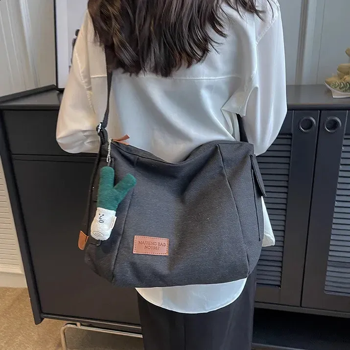 Bolsa transversal feminina de lona, estilo coreano, com alça média, modelo Y2K Harajuku Ita School Textile Stray (código 241007)._voghion.com