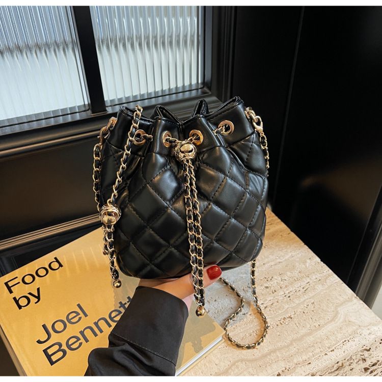 Damen Bucket Bag Diamond Chain Crossbody Bag Kleine Bucket Bag mit Kordelzug Leichte, luxuriöse, runde Bucket Bag Umhängetasche Crossbody Bag Frau_voghion.com