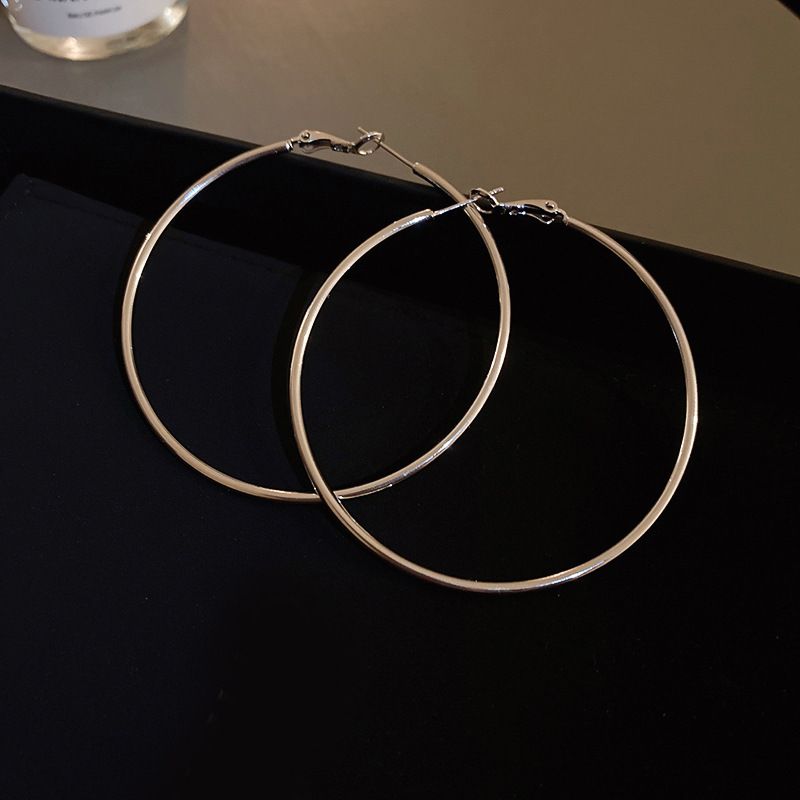 Silver Needle Oversized Circular With Simple Exaggerated Design, Fashionable And High-end Earrings_voghion.com
