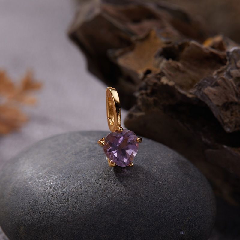 Collana con ciondolo quadrato in argento puro con pietra preziosa di peridoto naturale intarsiata per donna, gioielli versatili dal design di nicchia_voghion.com